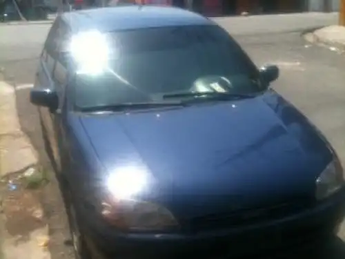 Toyota estarlet 2000 azul oscuro 