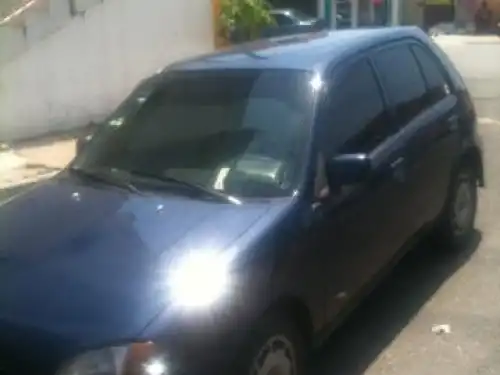 Toyota estarlet 2000 azul oscuro 