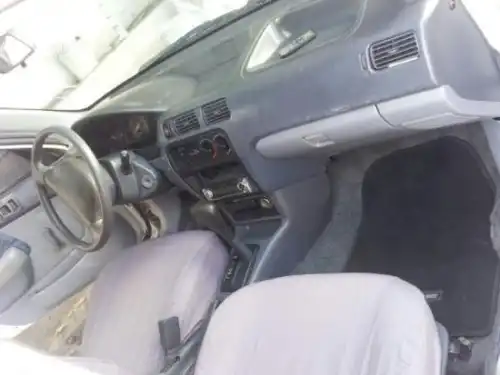 Toyota starlet 2000 blanca 