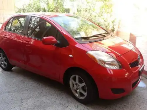 Toyota yaris 2009 americamo recien llegado color rojo 