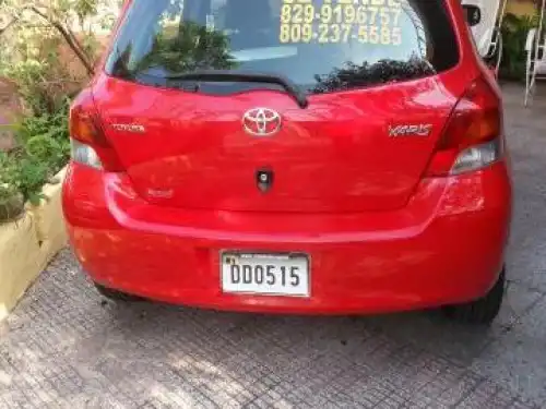 Toyota yaris 2009 americamo recien llegado color rojo 