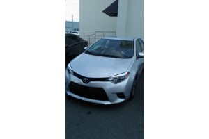 Toyota 2015 corolla solo 13600 millas