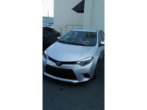 Toyota 2015 corolla solo 13600 millas