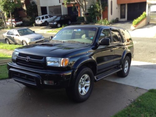 Toyota 4 Runner 2001 negra