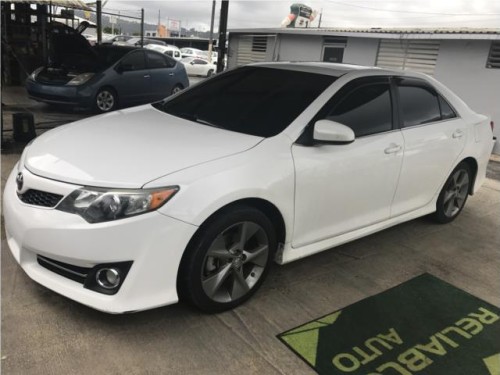 Toyota Camry 2013 SE con sunroof