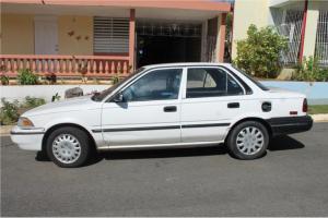 Toyota Corolla 1991 cuatro puertas AC