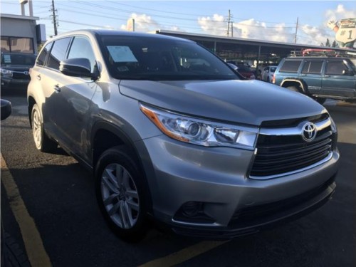 Toyota Highlander LE tres filas