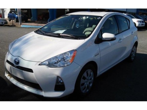 Toyota PriusC inmaculado 2012 solo $15,995