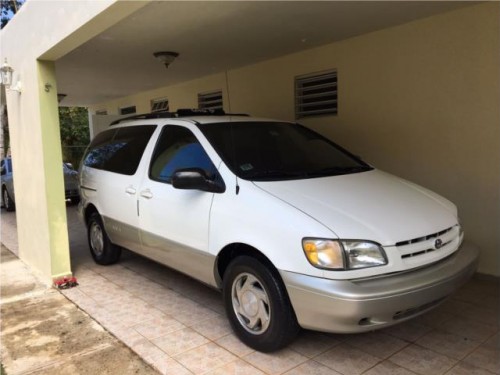 Toyota Sienna 1999