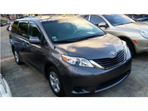 Toyota Sienna LE 2012