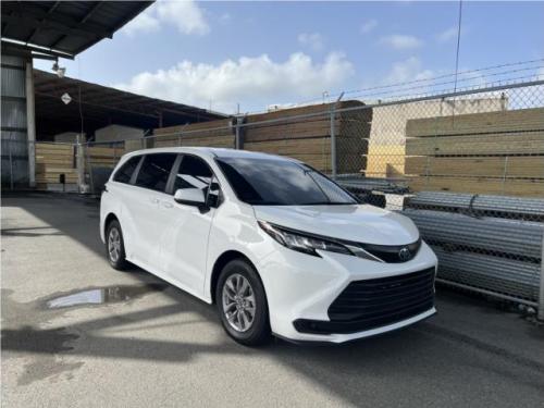 Toyota Sienna LE 2023