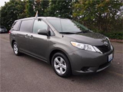 Toyota Sienna LE V6 2012