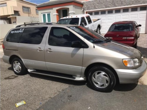 Toyota Sienna aÃ±o 2000