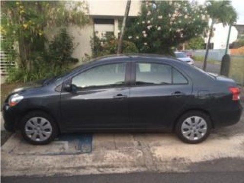 Toyota Yaris 2010 $10,500 -42k millas