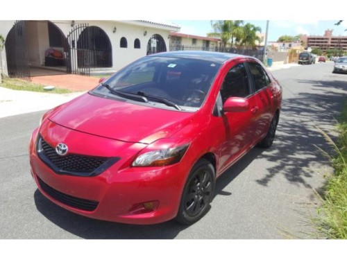 Toyota Yaris 2010 Std $6,700