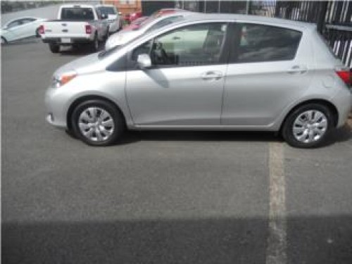 Toyota Yaris 2012 hatchback $245 pago real