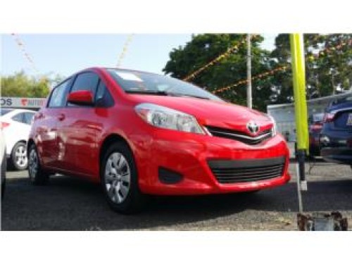 Toyota Yaris 2013 HB -Paga Solo $199 Mens.