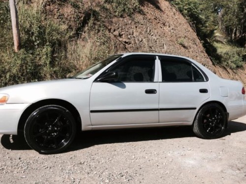 Toyota corolla 2002 nÃ­tido $5,000 kmbio