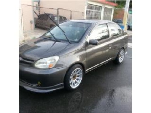 Toyota echo 05 std Tiene body kit aros y mas