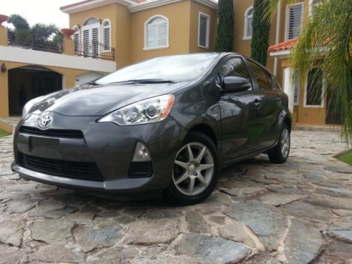 Toyota prius c 2012