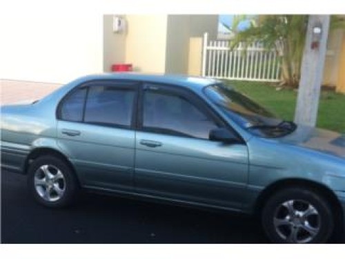 Toyota tercel 1993 cuatro puertas