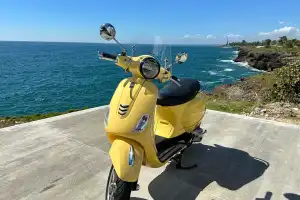 Vespa VXL 150 2022 con multiples accesorios 6000Km y mantenimiento a