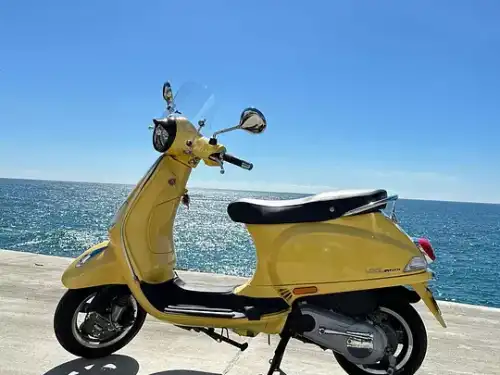 Vespa VXL 150 2022 con multiples accesorios! 6,000Km y mantenimiento a