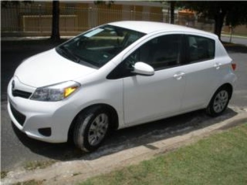 YARIS 2013 BLANCO 5 PTAS. POCO MILLAJE