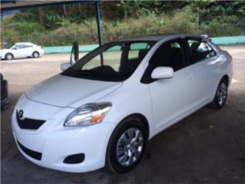 YARIS SEDAN 2012 SOLO 8MIL MILLAS