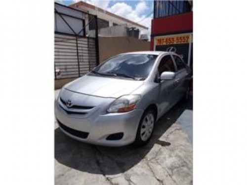 YARIS SUPER LINDO Y SUPER ECONOMICO LLAMAA