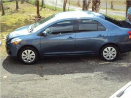 Yaris Azul 4 Puertas 2008