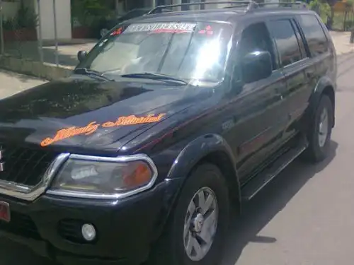 Yipeta mitsubishi montero sport 2000 negra en lede cuatro por cuat 