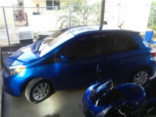 cuenta de toyota yariz del 2014 azul royal