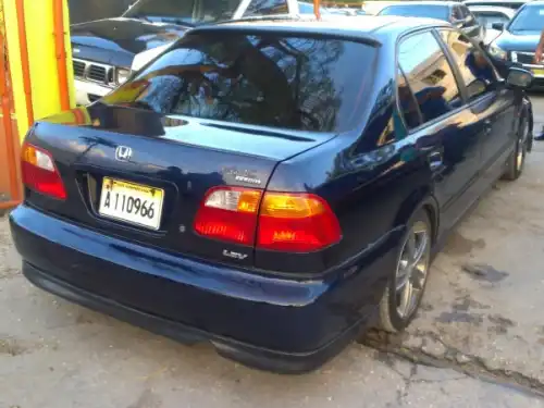 honda civic del 2000 en $225,000