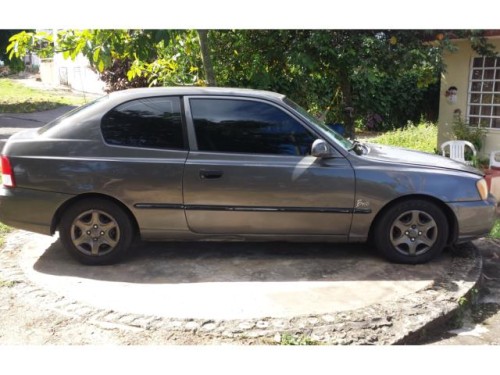 hyundai brio 2001 aut ac $1700 omo