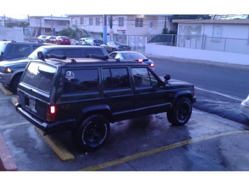 jeep cherokee en muy buenas condiciones 1800