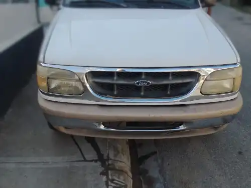 llega a fin de montao Ford Explorer 1998 Gas 