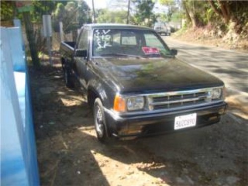 mazda b2000 tiene marbete,tambien la cambio a