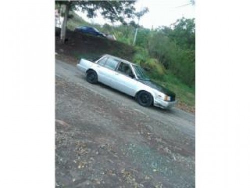 nissan stanza 1986 4 puertas,$700.00 ofreceme