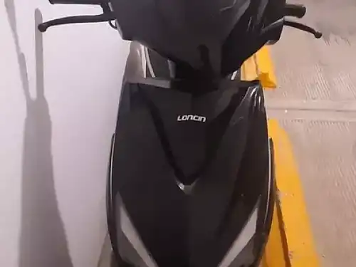 pasola. Motocicleta Nueva 