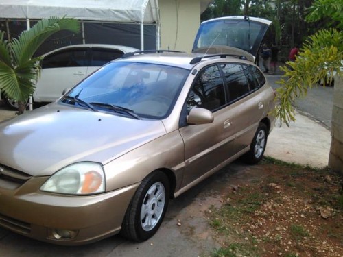 por cuenta de jeep kia rio del 2003 nitida