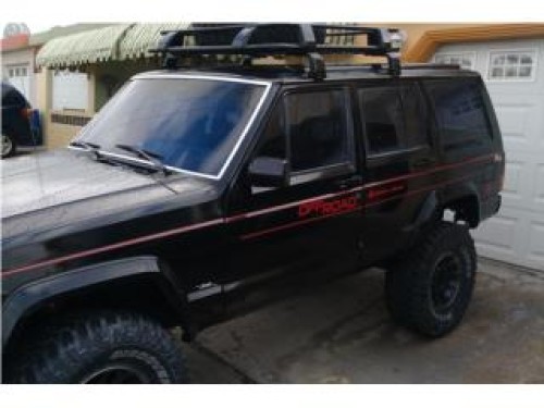 se negocea Cherokee negra c4x4