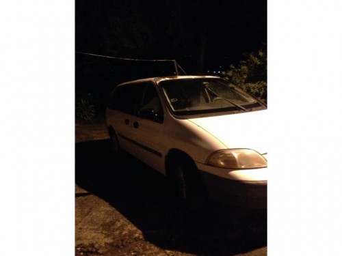 se vende Ford windstar del 2000