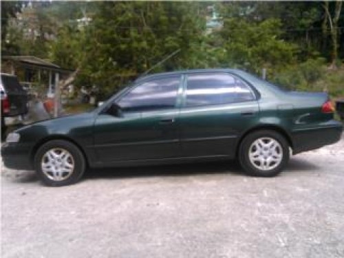 toyota corolla 2000 $3000