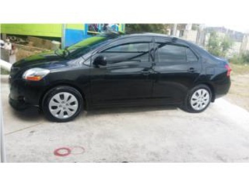 yaris sedan negro estandar