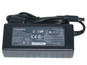 Fuente de laptop Toshiba 15V 3A